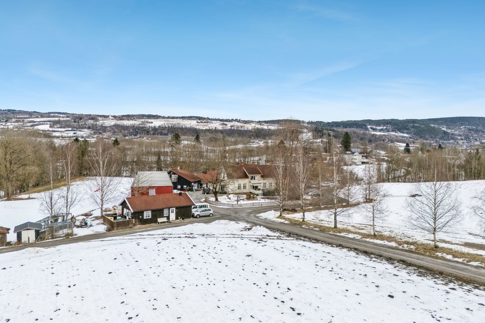 Renskaug ligger landlig til, men ikke langt fra annen infrastruktur