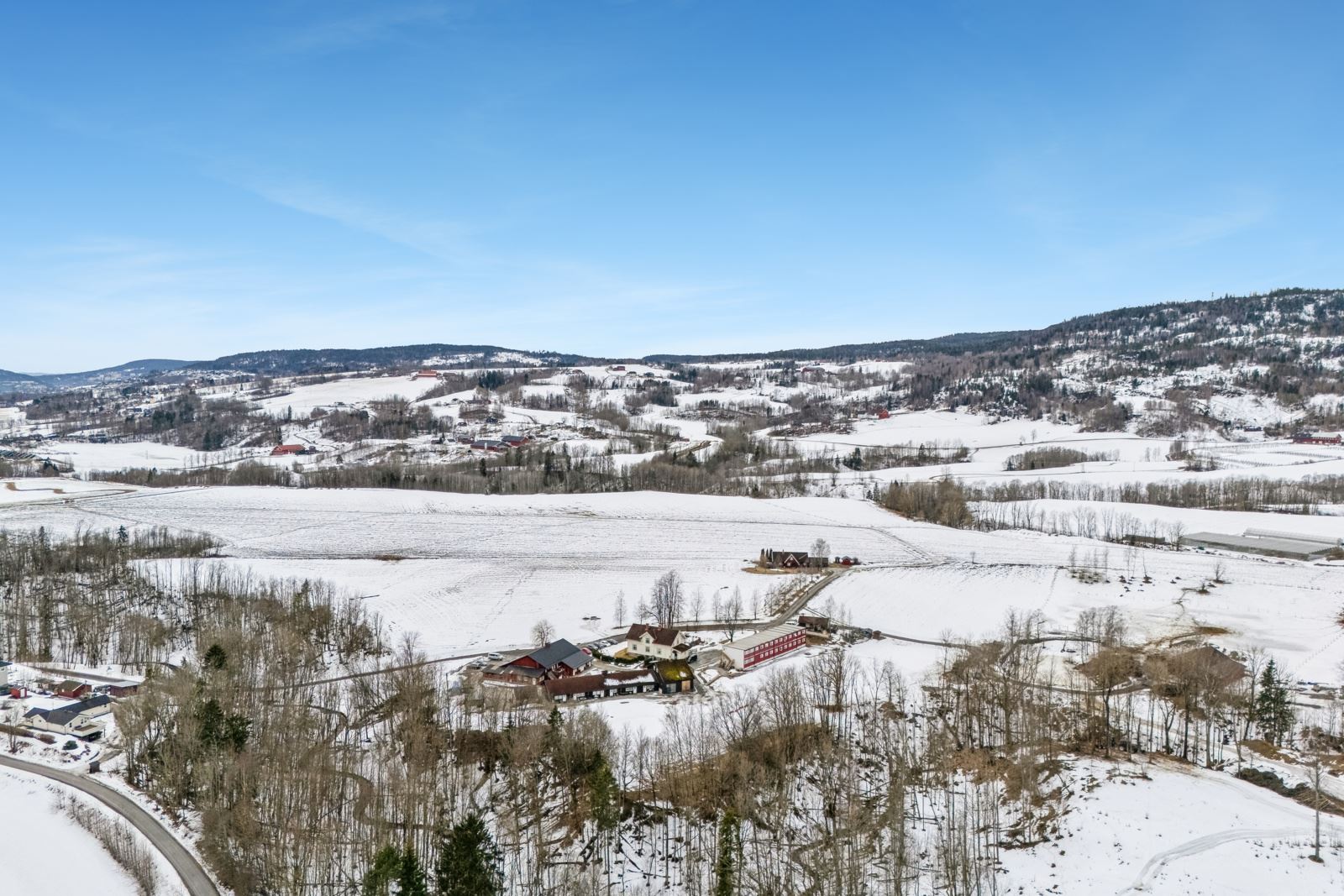 Renskaug ligger landlig til, men ikke langt fra annen infrastruktur