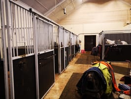 6 stallbokser