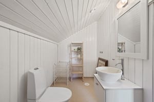 Toalettrom i 2. etasje i våningshuset