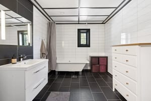 Bad i våningshuset