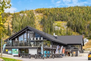Restauranter på Stova, Gausta skisenter, skiskole og skiutleie, Sport1 og dagligvarebutikken Pose & Sekk