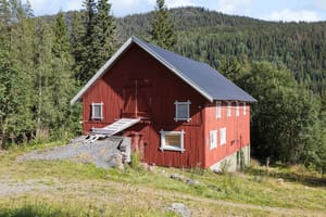 Låven er praktisk for oppbevaring og lagring og har et grunnareal på ca. 114 kvm