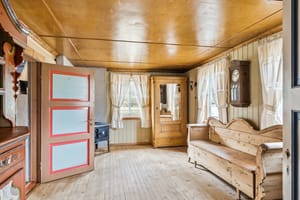 Kårboligen var opprinnelig en hallingstue, men er påbygd etter byggeår