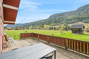 Hovedstuen har utgang til en herlig terrasse på ca. 54 kvm.