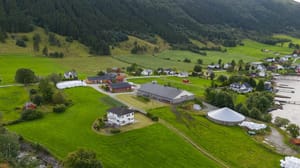 Eiendommen har disponert totalt 422 mål dyrka mark de siste år, av dette er 96 mål eget areal