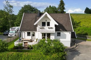 Boligen fremstår som velholdt 