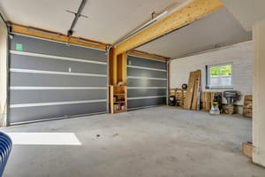 Garasjeporter i garasjeuthus