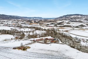 Renskaug har en strategisk posisjon i et anerkjent landbruksdistrikt samtidig som den tilbyr god tilgang til infrastrukturelle fasiliteter. 