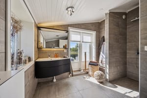 Bad 1. etasje i våningshuset