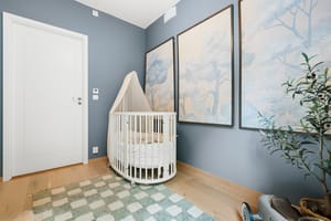 Her er det også fint plass til seng, garderobe og tilhørende møblement