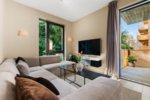 TV-krok med plass til sofagruppe, stuebord, TV og annen stueinnredning