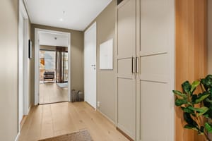 God kvalitet med enstavs eikeparkett - Balansert ventilasjon og vannbåren gulvvarme sørger for et godt inneklima hele året