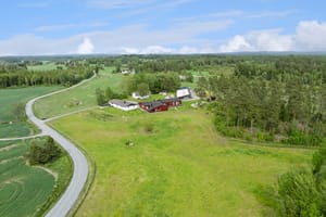 Søndre Jordebro gård ligger i et vakkert kulturlandskapet