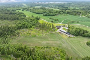 Godkjent for oppføring av driftsbygning/stall/ridehus