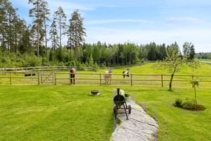 Rikelig med plass for lek og hygge for familie og venner