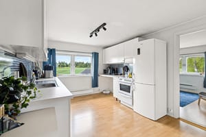 I driftsbygningen vest er det hybel, ikke godkjent
