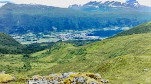 Utsikt fra Stigane (setra) over Nordfjordeid sentrum