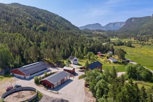 I forlengelse av tunet ble det i 2017 bygd et løsdriftsfjøs med plass til 48 mordyr og et verktsted/garasje fra 2017