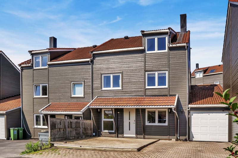 Velkommen til Prost Stabels vei 640 - En innholdsrik kjedet enebolig over 3 plan