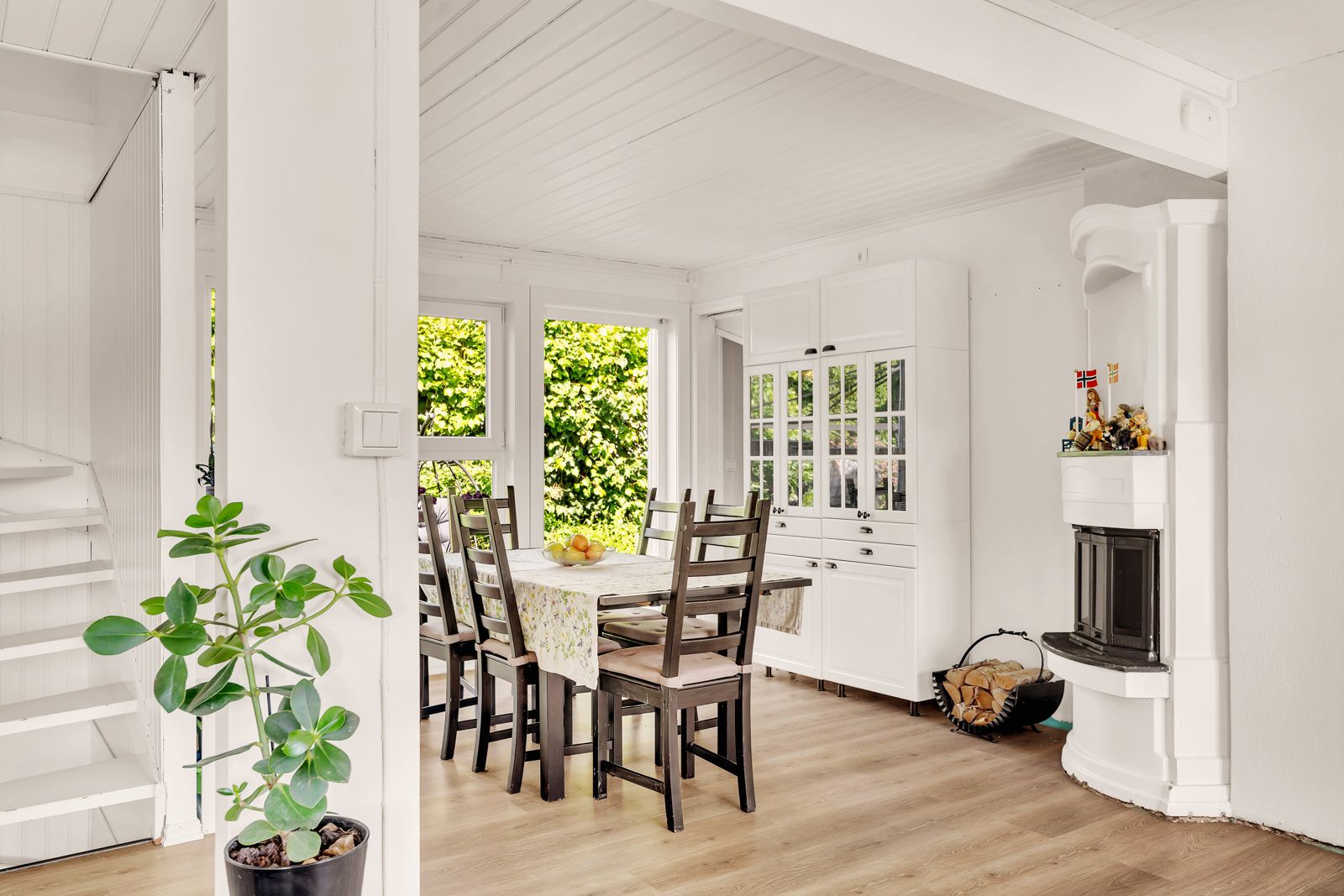 Fra spisestuen har man også utgang til en koselig terrasse