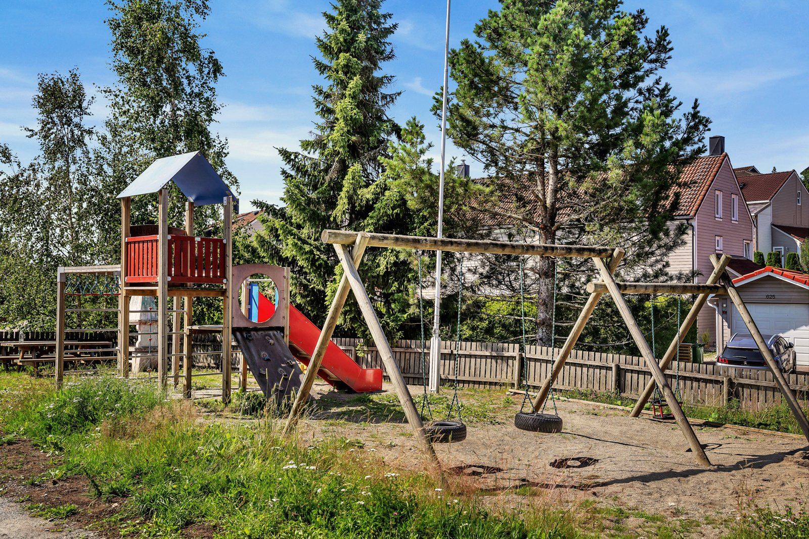 Hyggelig lekeplass for barna i nærheten