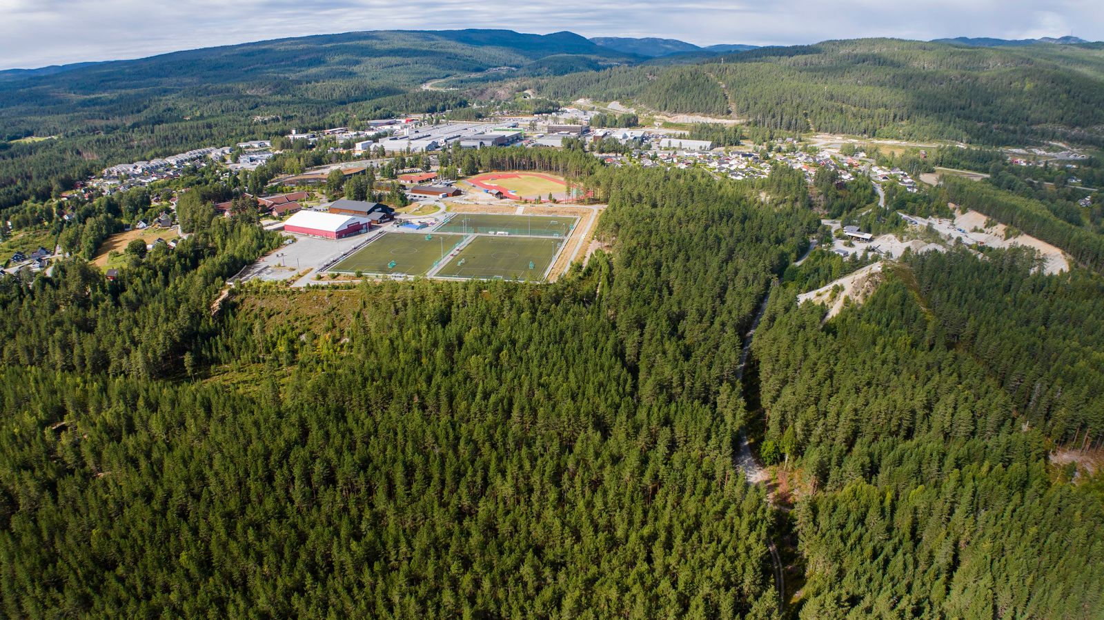 Skogeiendommen ligger sentralt i Kongsberg mellom Lågen og Kongsgårdsmoen