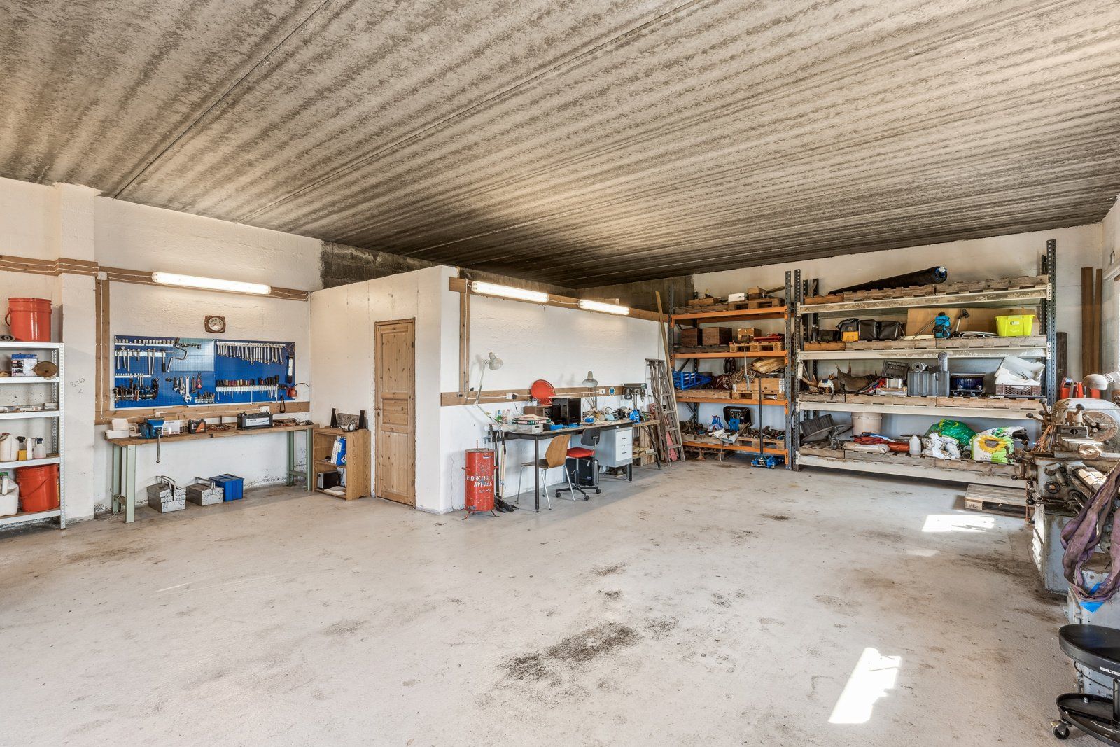 Gårdsverksted, 99 kvm BTA, takhøyde på 3,4 m 