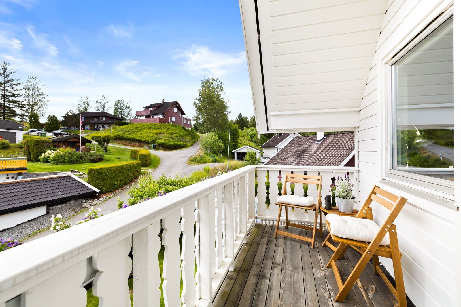 Utgang fra loftstuen til sydvestvendt balkong