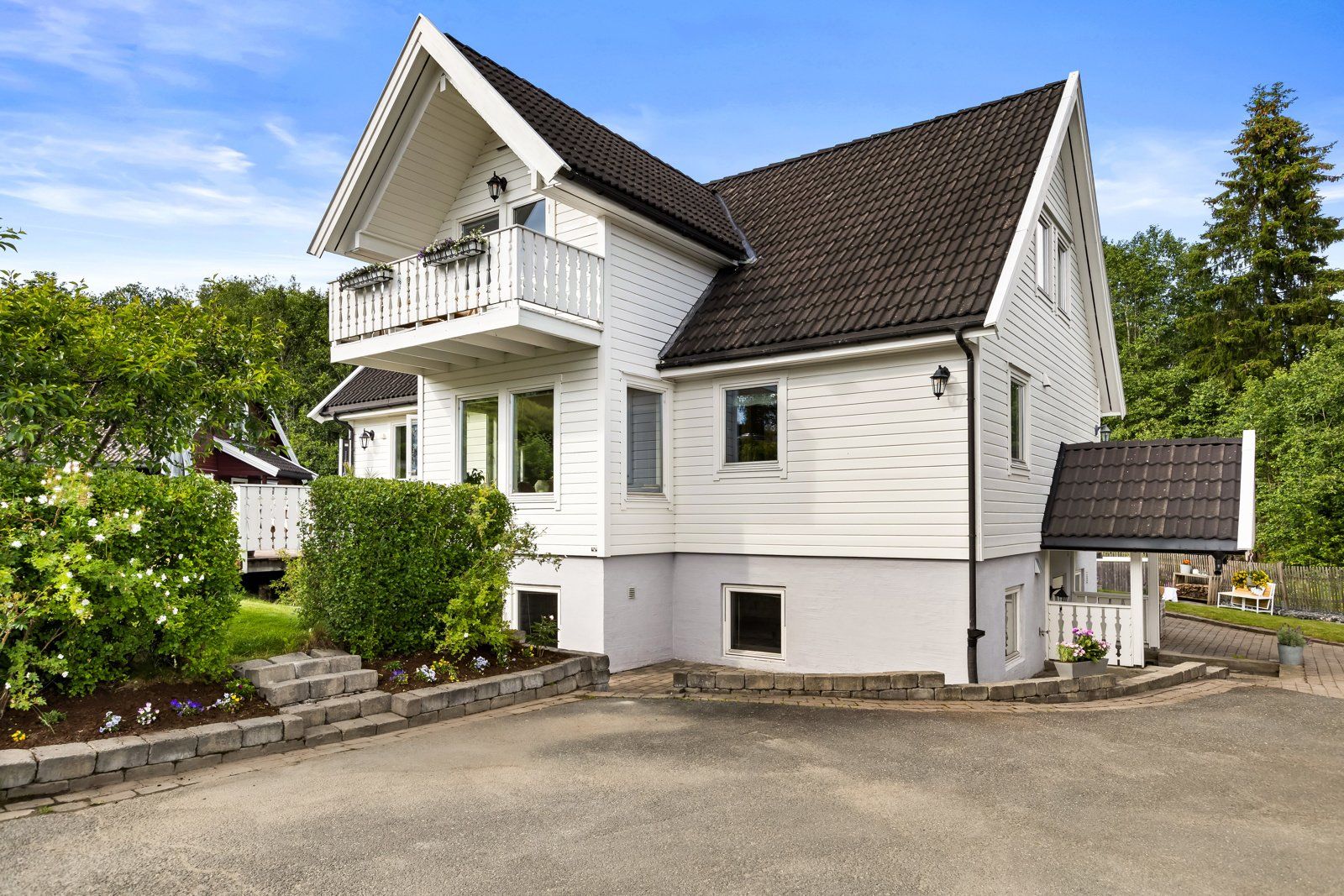 Pent opparbeidet gårdsplass 