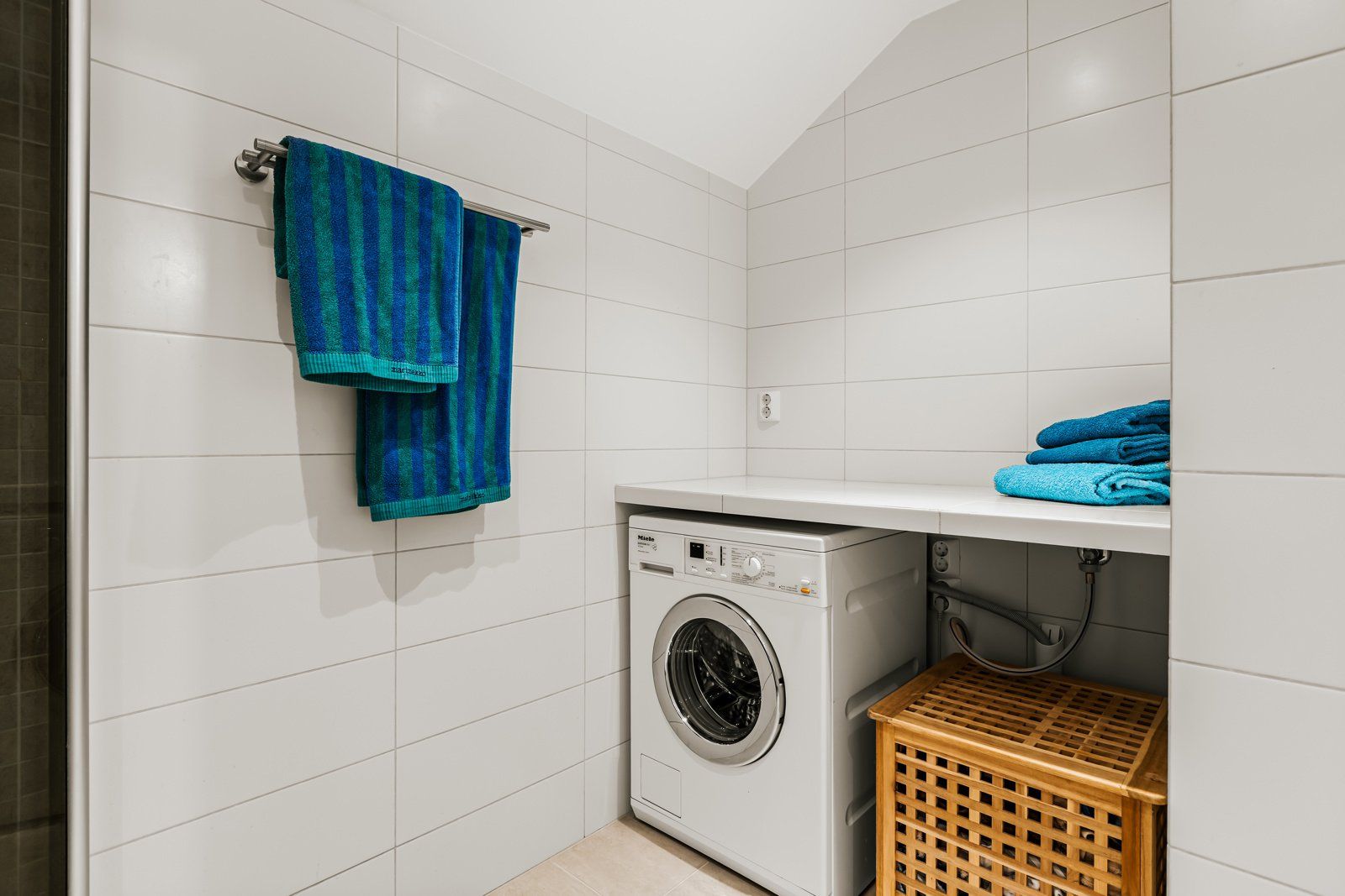 Her har man også opplegg for vaskemaskin samt god plass til tørketrommel
