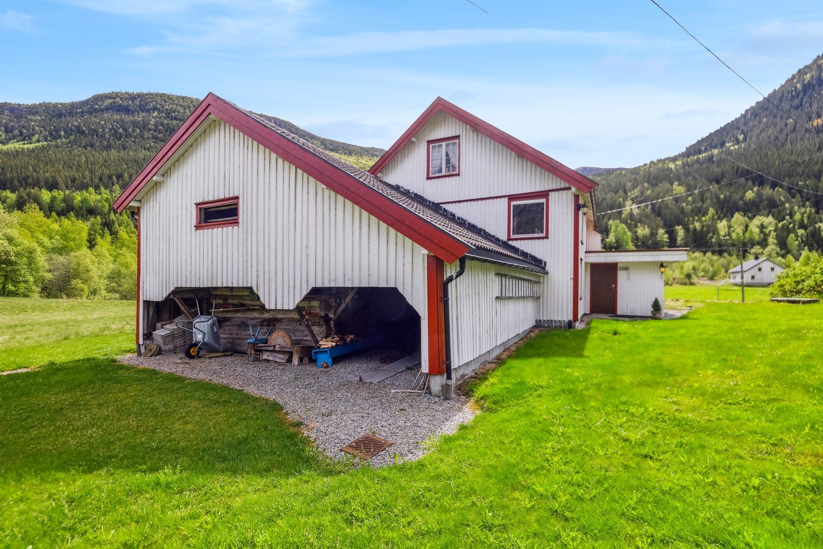 Fasade, ute og area