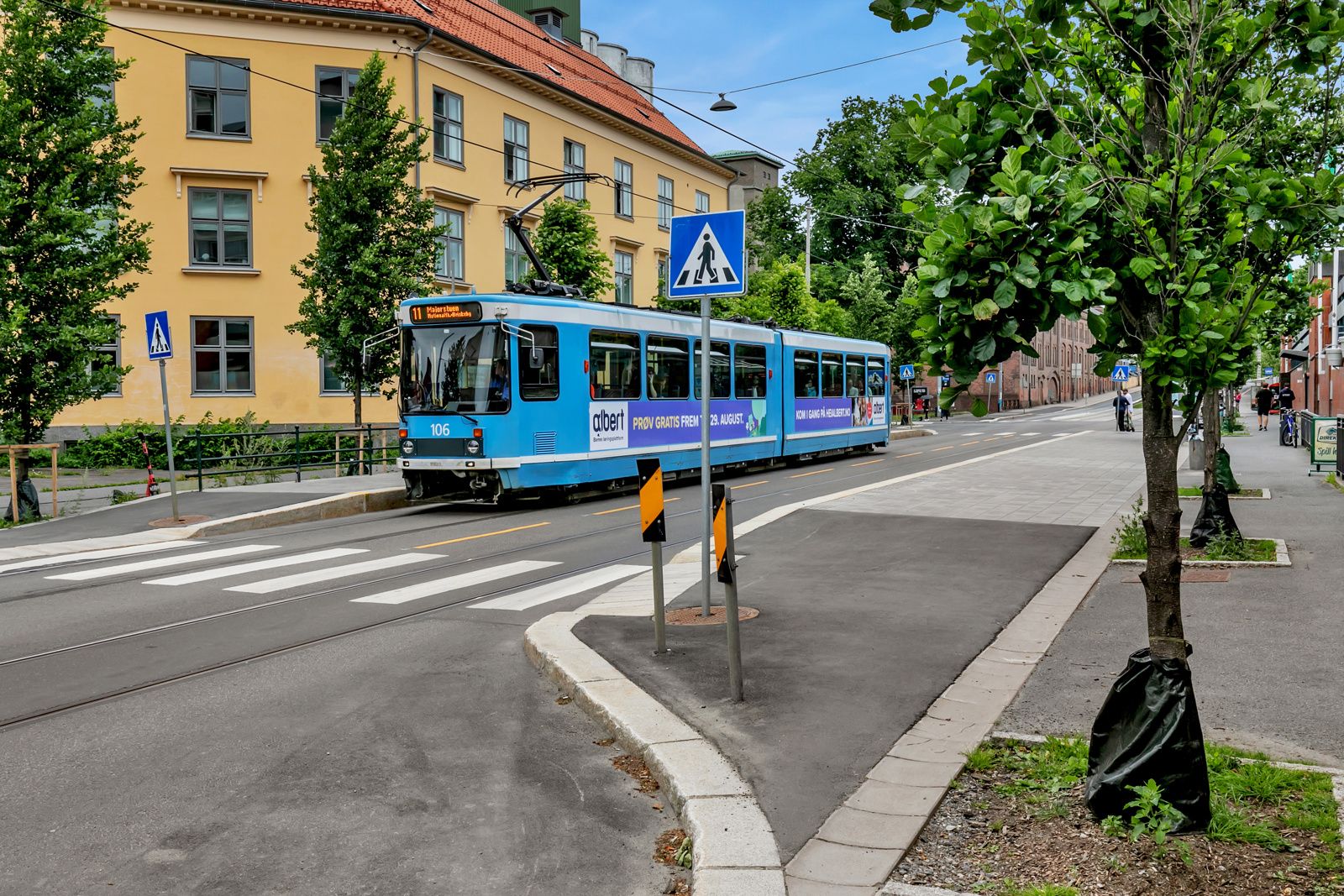 Kollektivtilbudet er meget godt, med både hyppige trikk- og bussavganger