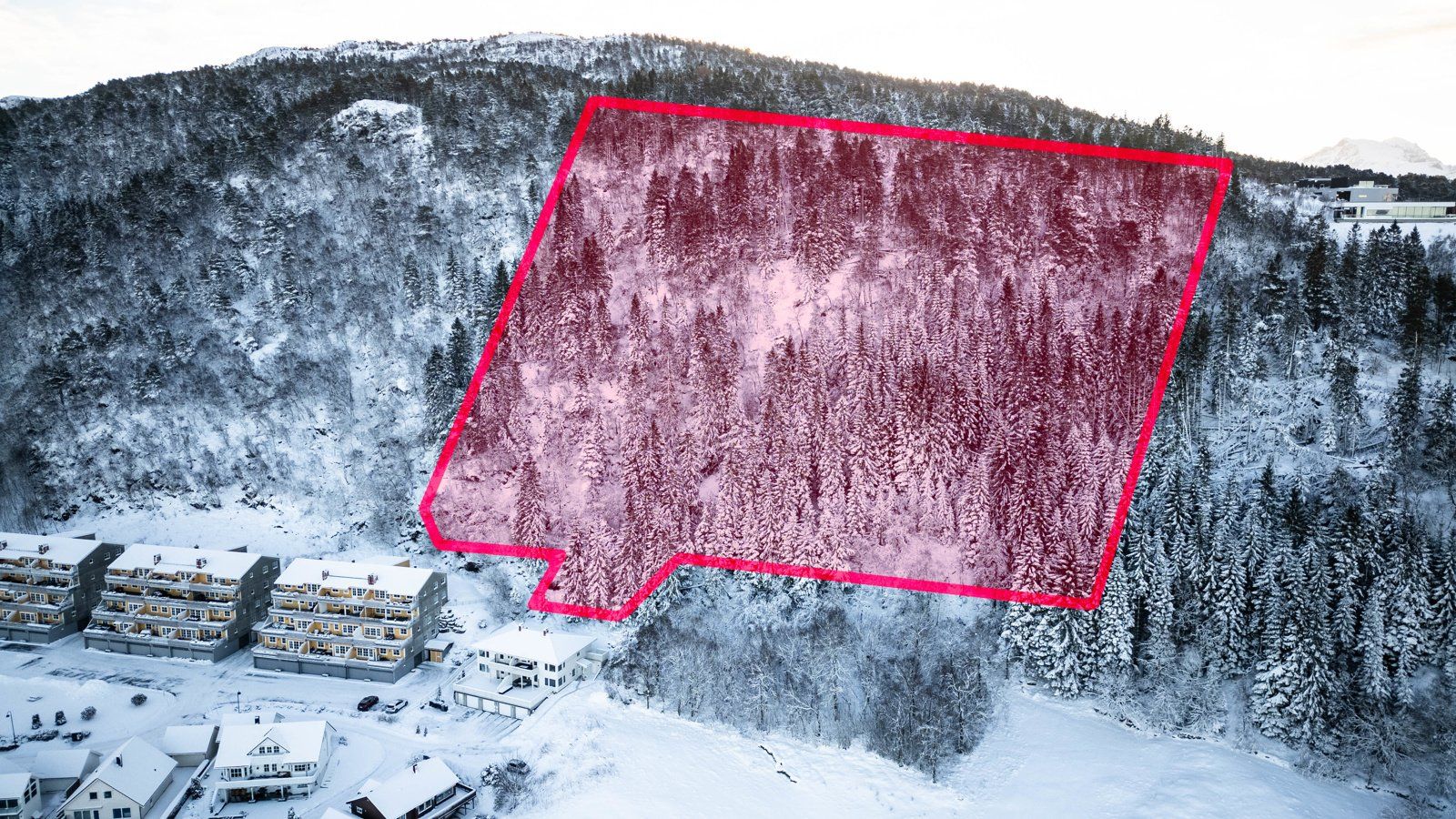 Hovedbilde - Det markerte området er en omtrentlig angivelse av tomtearealet