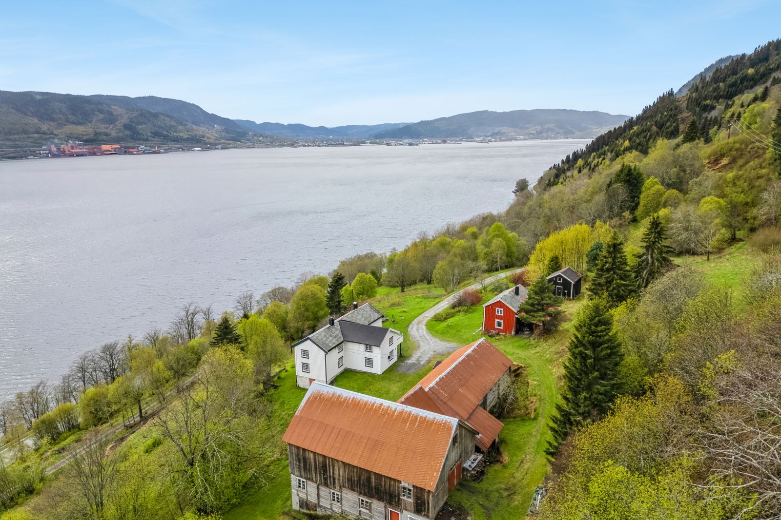 Flott beliggenhet med utsikt utover Orkdalsfjorden og Orkanger