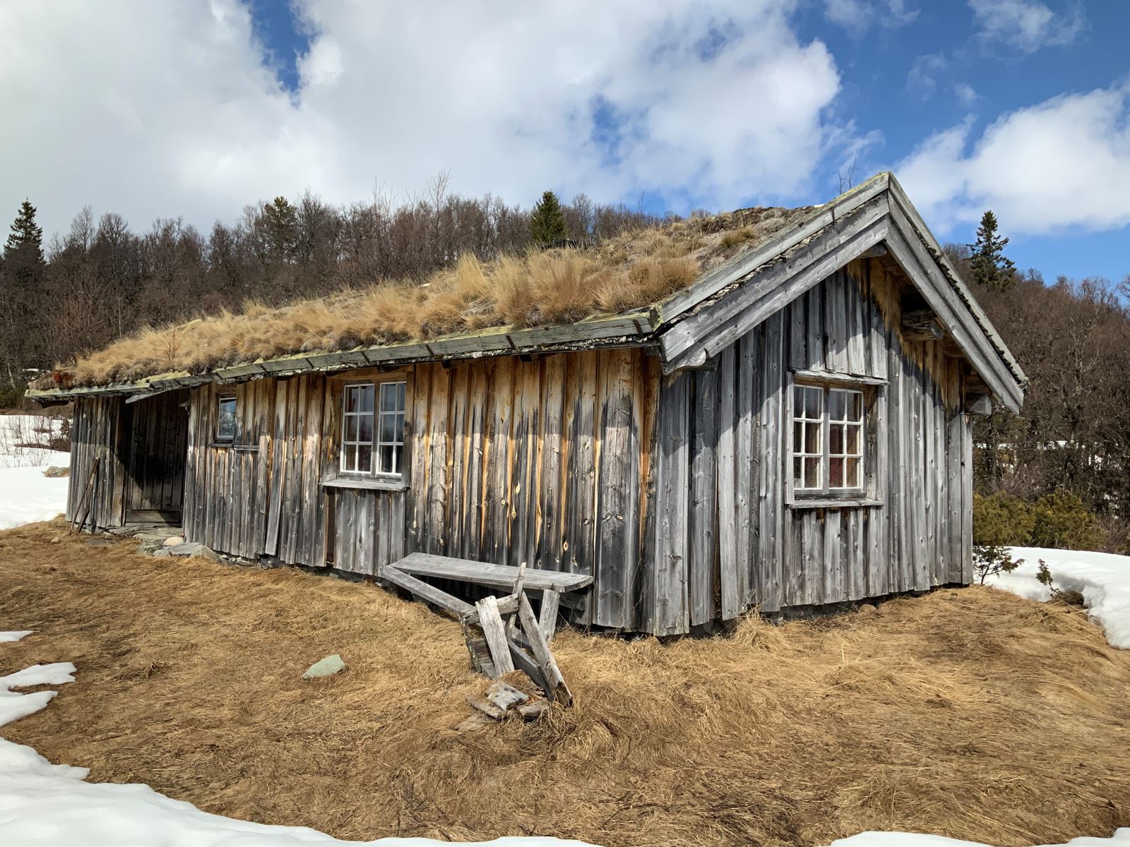 Støl "Haugeset". En hyggelig eldre støl innredet som en koselig hytte