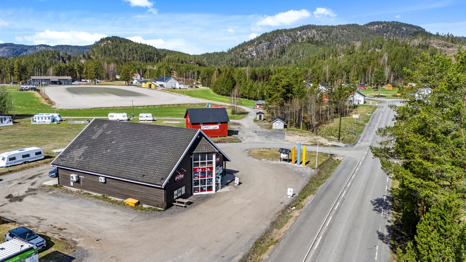 Dølemo sentrum kort avstand fra eiendommen