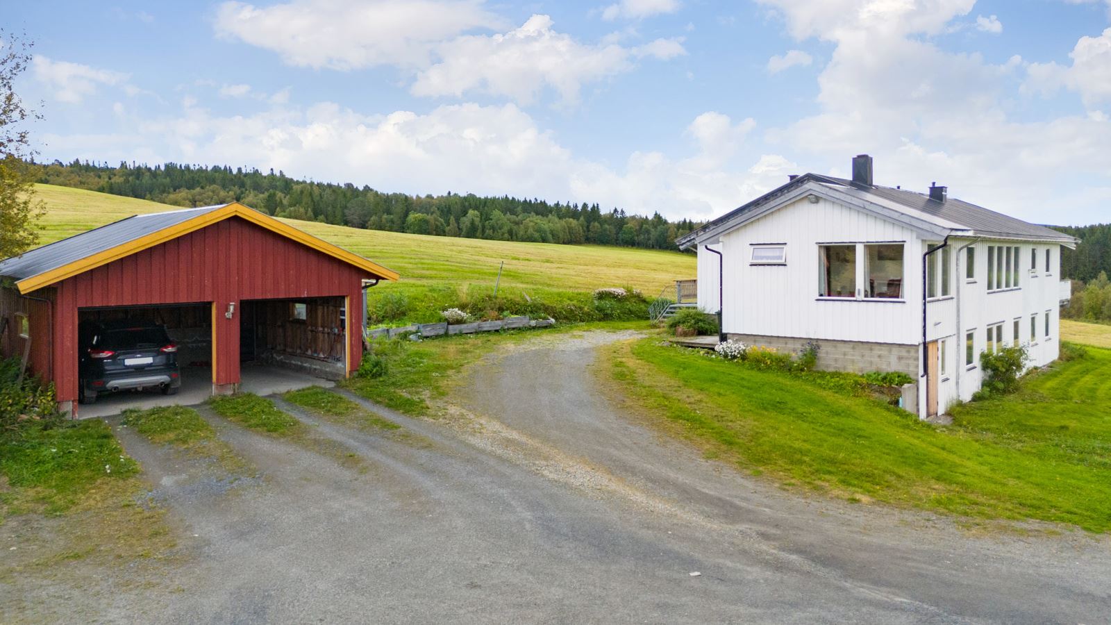 Garasje og våningshus