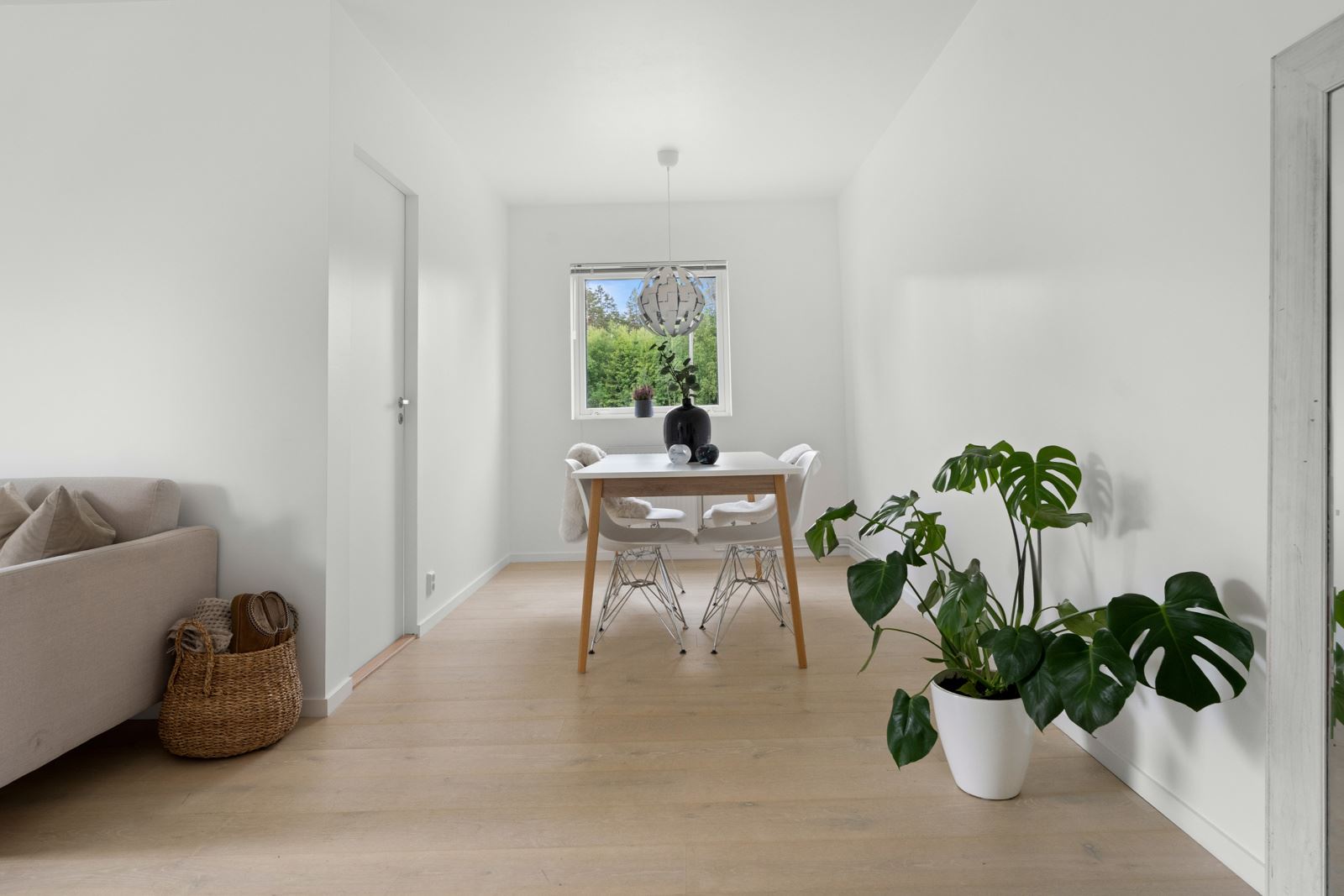 Fra spisestuen har du tilgang til leilighetens tredje soverom