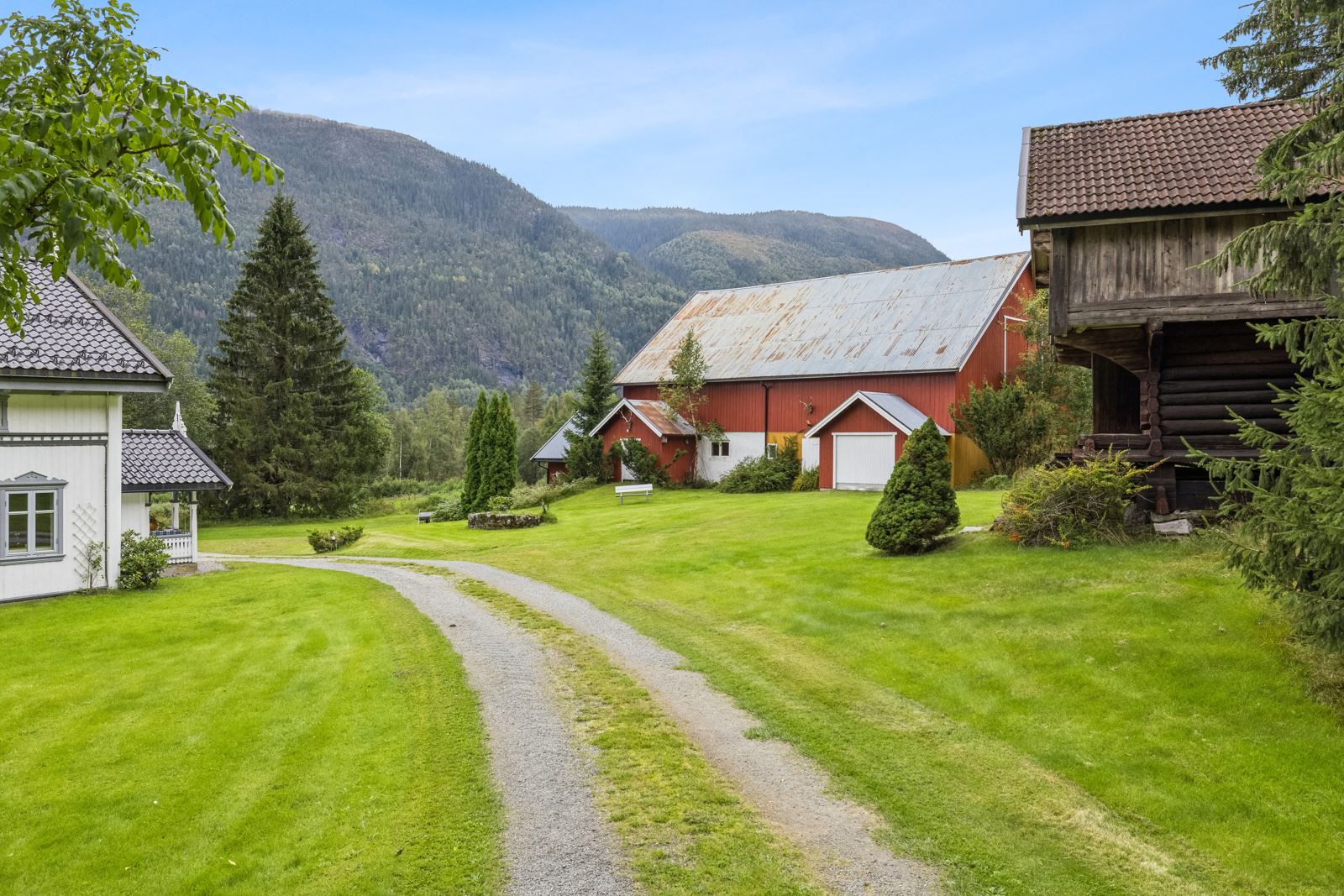 Tunet har enkel adkomst fra Saulandsvegen