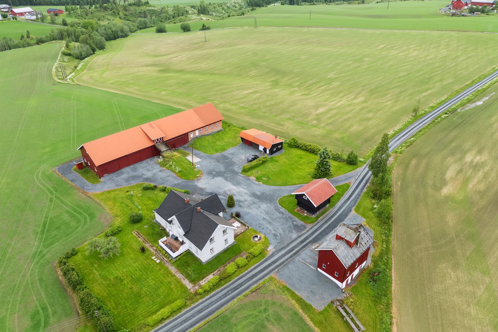 Velkommen til Lomsnes Søndre - En godt vedlikeholdt gård i Aurskog-Høland og med gode arealer