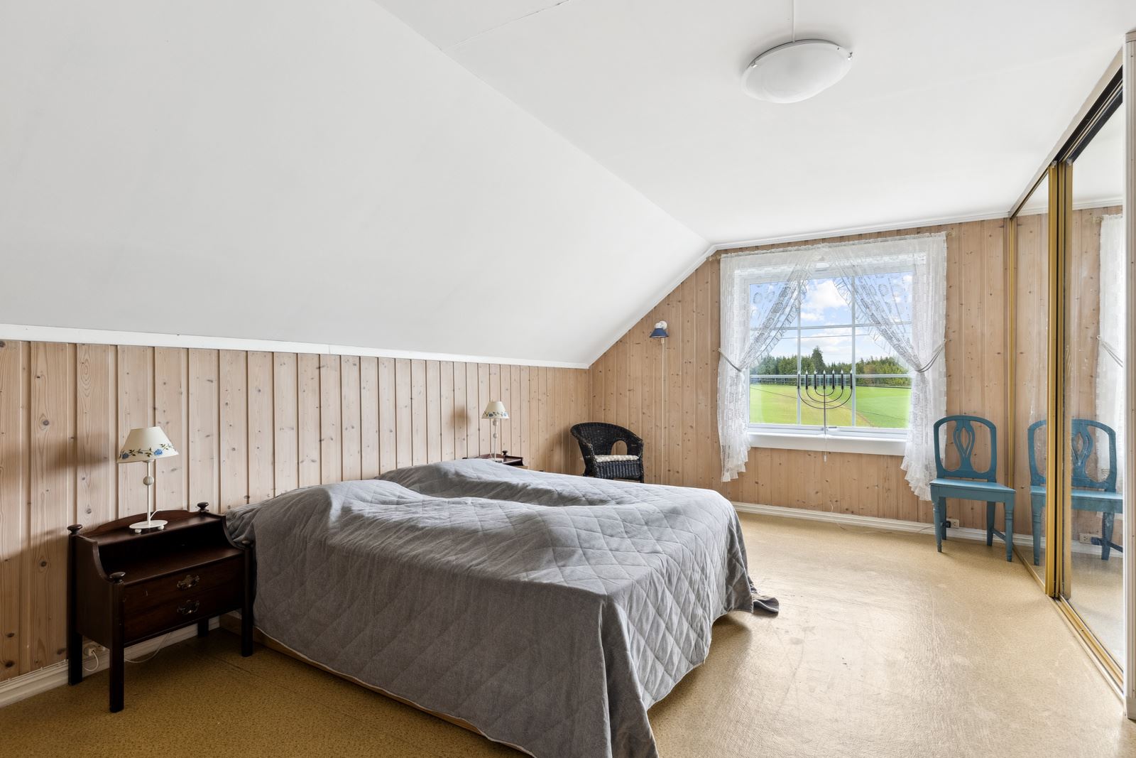 Det er totalt 4 soverom i huset