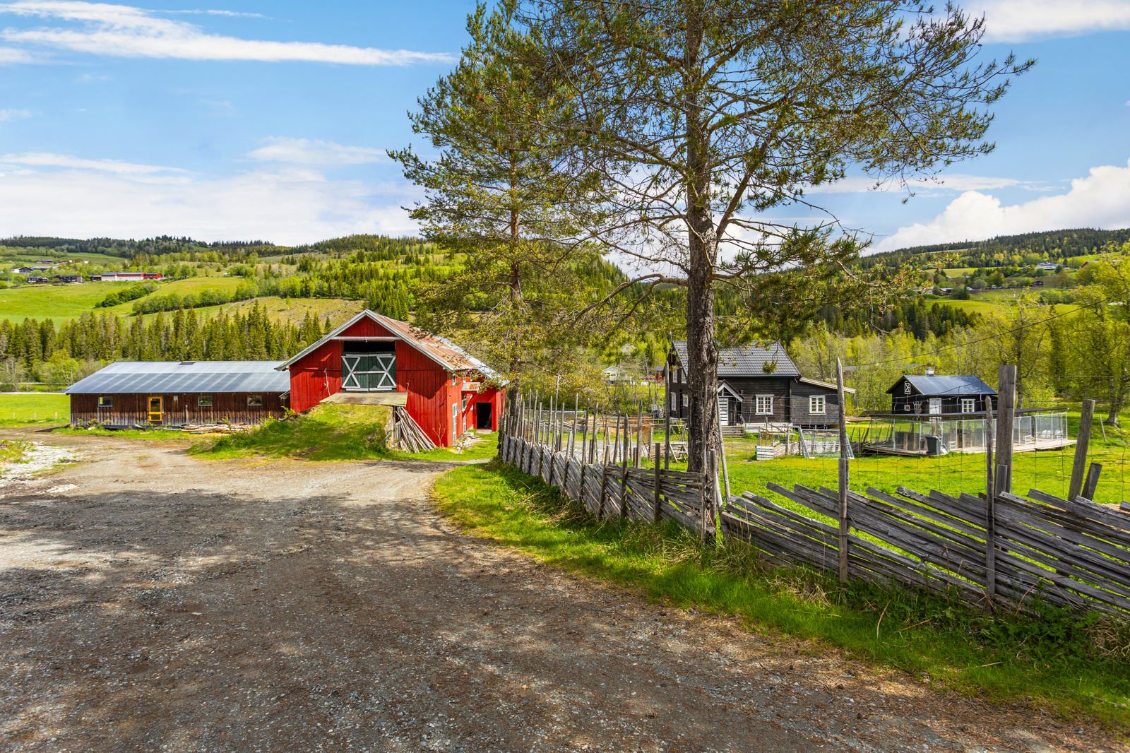 låve med fjøs