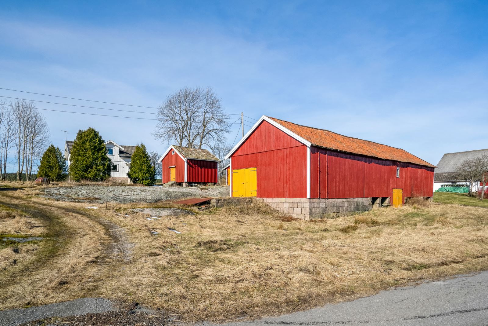 Lpven med stabburet i bakgrunn