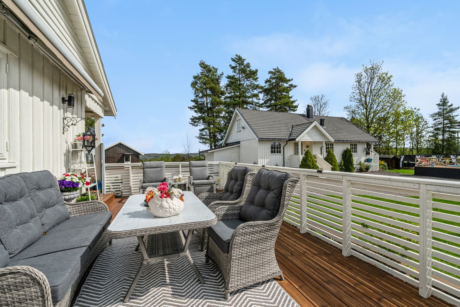 Annekset har egen terrasse mot syd