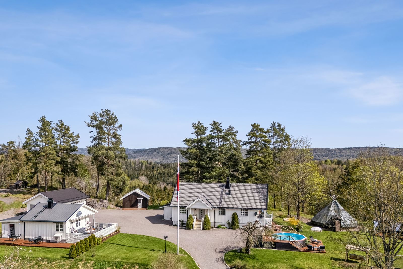 Velkommen til Langeliveien 52 og Stall Langeli Øvre