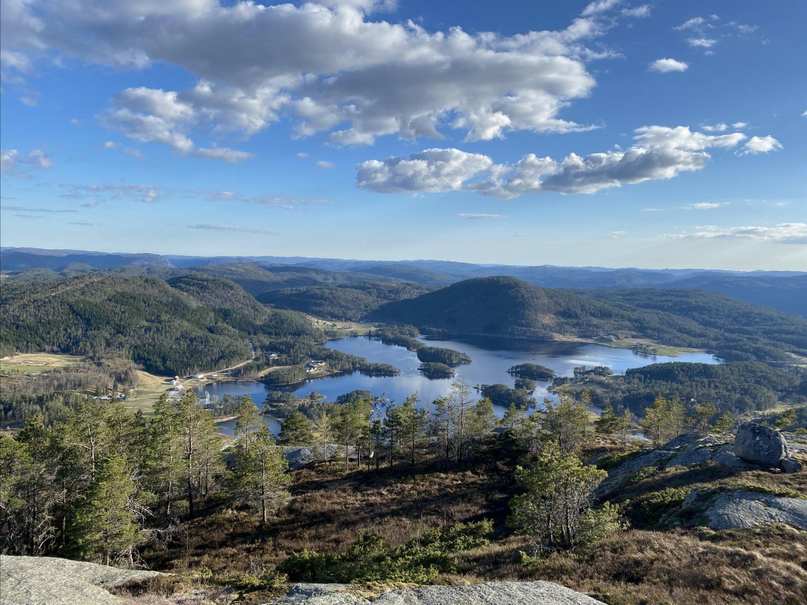 Bilde tatt fra Fjotlandsfjellet mot Fjotlandsvatnet