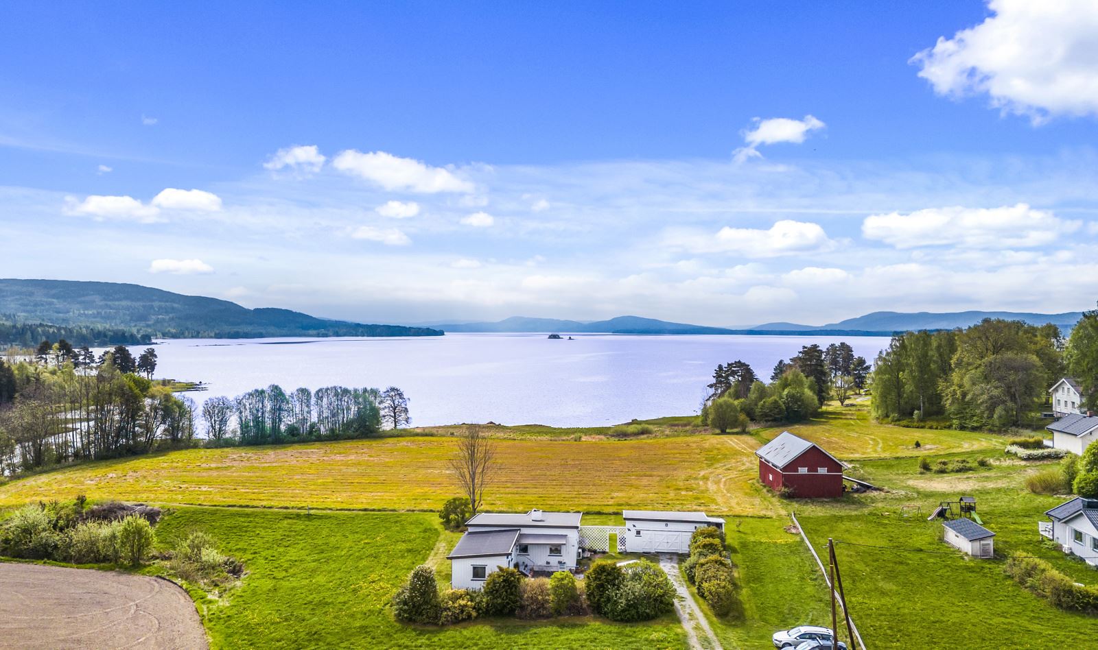 Her bor du i umiddelbar nærhet til Storsjøen, også kjent som "Odalens perle"