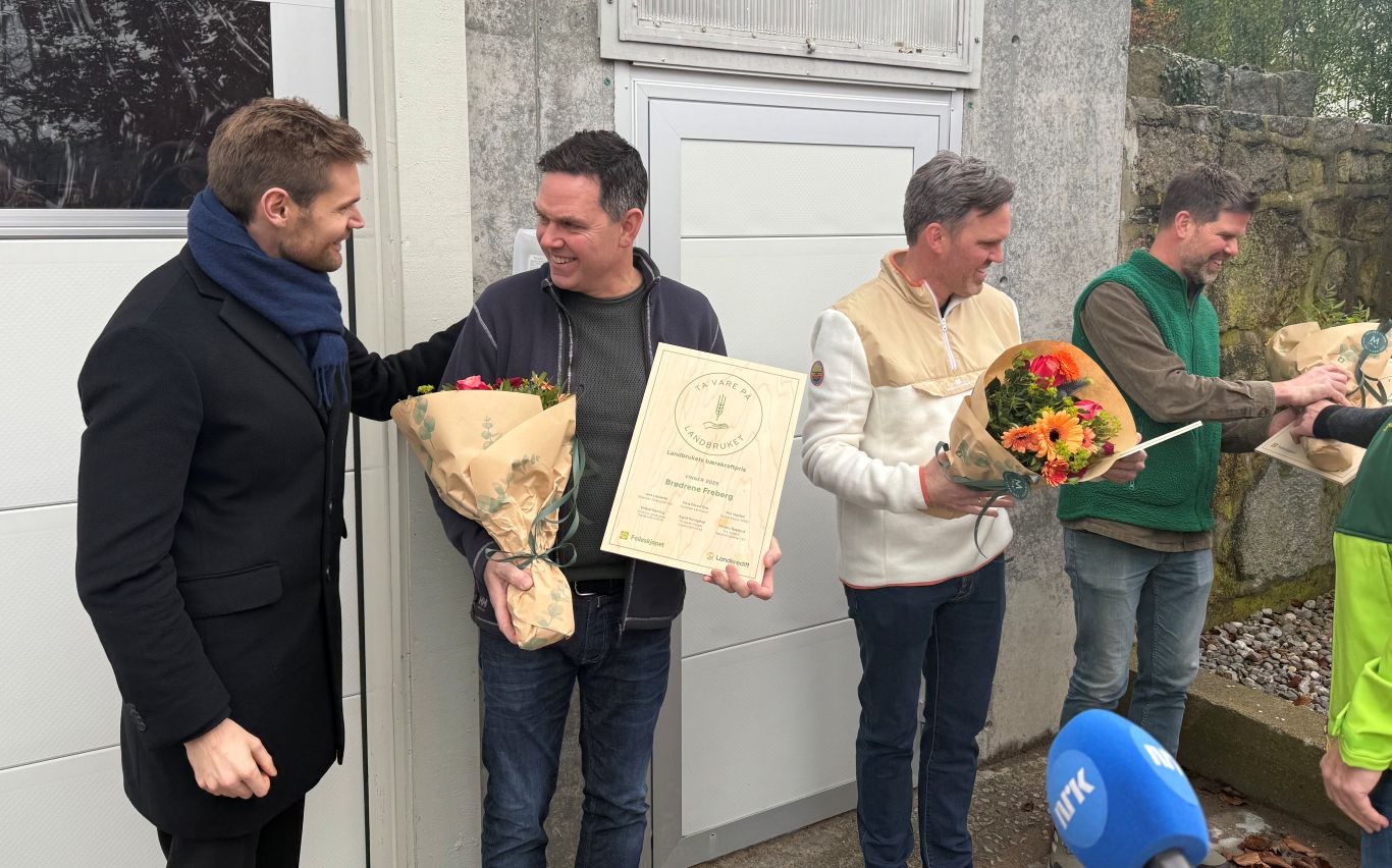 brødrene mottar prisen