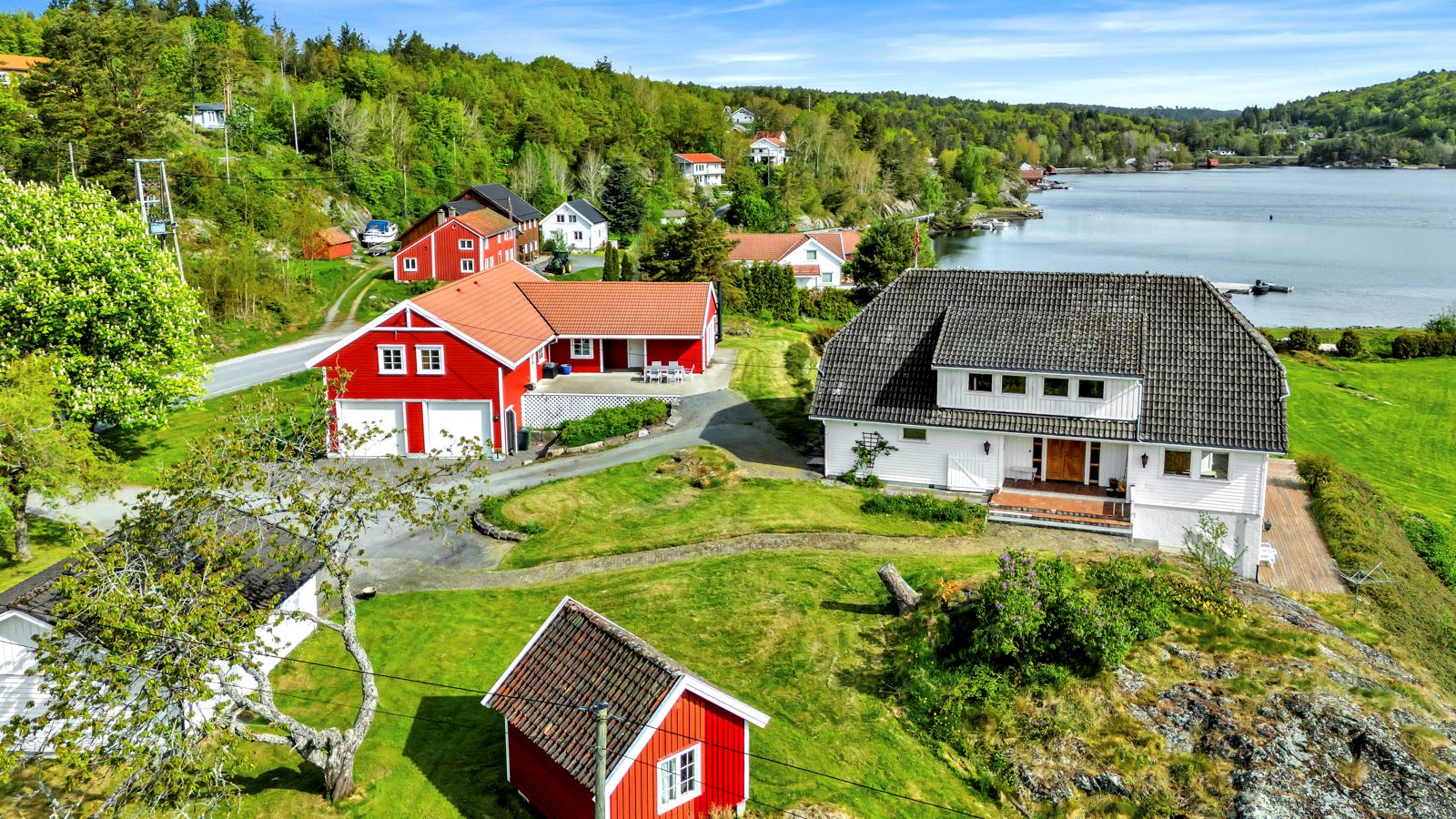 Solrikt tun med god utsikt 